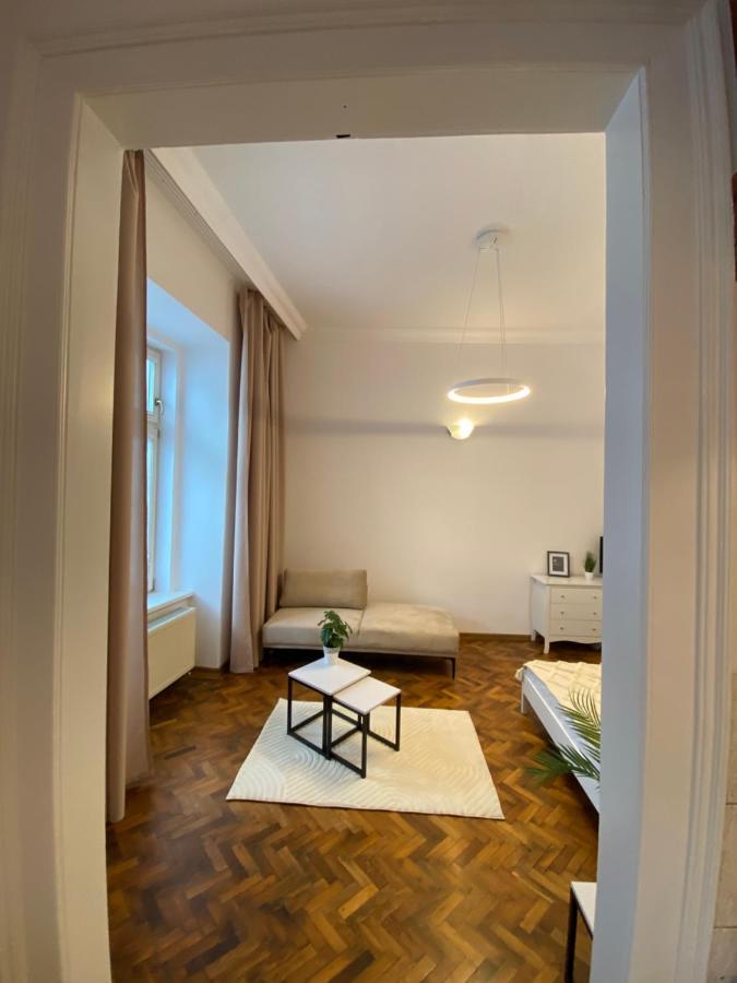 Apartment In City Center Košice Buitenkant foto